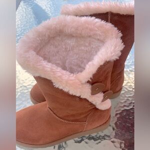 Chestnut winter SO boots. Size 8 in women’s.